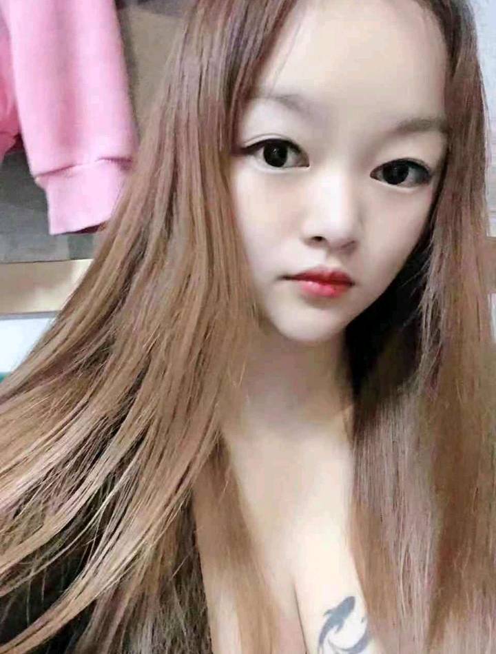 身材火辣的性感小女神